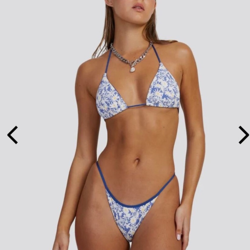 NWT RVCA Blue Daisy Floral Skimpy Coverage High Cut Leg Bikini Bottoms Size M/10